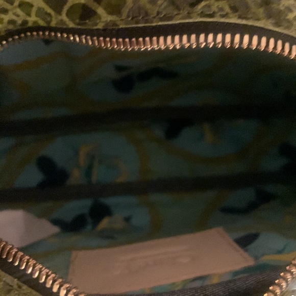 Clara. V Midi Sac Snake Embossed Leather Crossbody Bag
CLARE V. - Picture 3 of 14